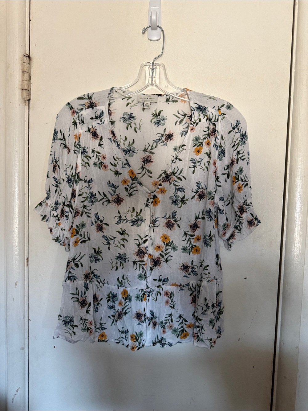 Lucky Brand White Floral Button-Front V-Neck Top